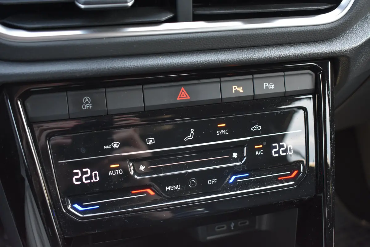 1.0 110PK TSI R-Line | ACC | Digital Cockpit Pro | Extra getint glas achter | App Connect | Dode-hoek detectie |