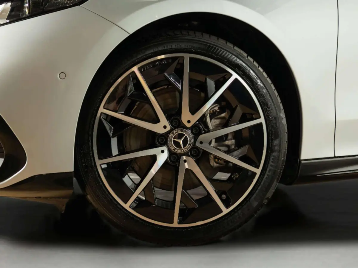 Limousine 250+ Launch Edition 85.5 kWh