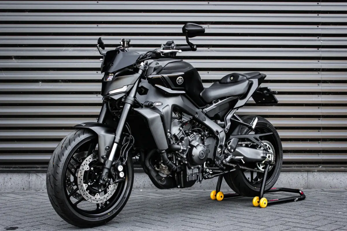 Yamaha MT-09 Abs 2025 Benzine Handgeschakeld leasen