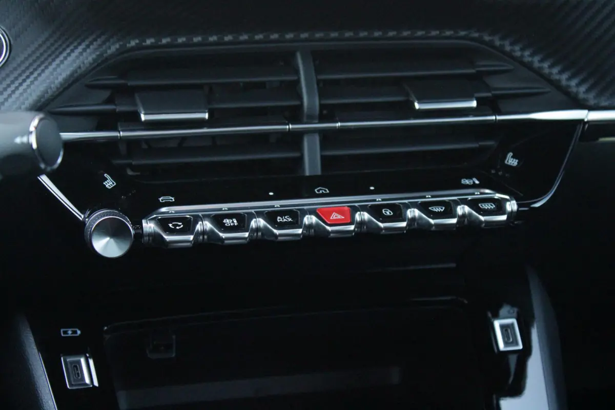 EV GT PACK 156PK 54 kWh | PANORAMISCH SCHUIF/KANTEL DAK | ALCANTARA EXECUTIVE INTERIOR INCL. VERWARMBARE VOORSTOELEN EN ELEKTRISCH VERSTELBARE BESTUURDERSSTOEL MET MASSAGE FUNCTIE | 18" LICH