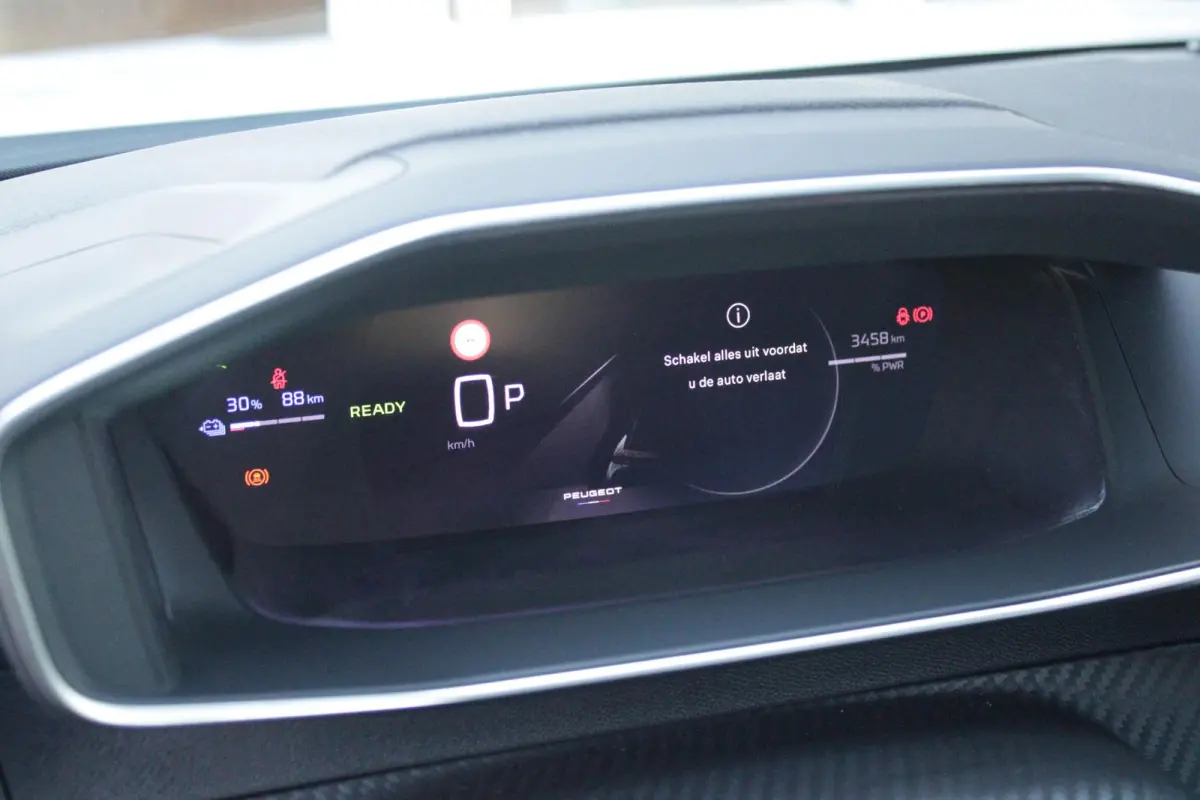 EV GT PACK 156PK 54 kWh | PANORAMISCH SCHUIF/KANTEL DAK | ALCANTARA EXECUTIVE INTERIOR INCL. VERWARMBARE VOORSTOELEN EN ELEKTRISCH VERSTELBARE BESTUURDERSSTOEL MET MASSAGE FUNCTIE | 18" LICH
