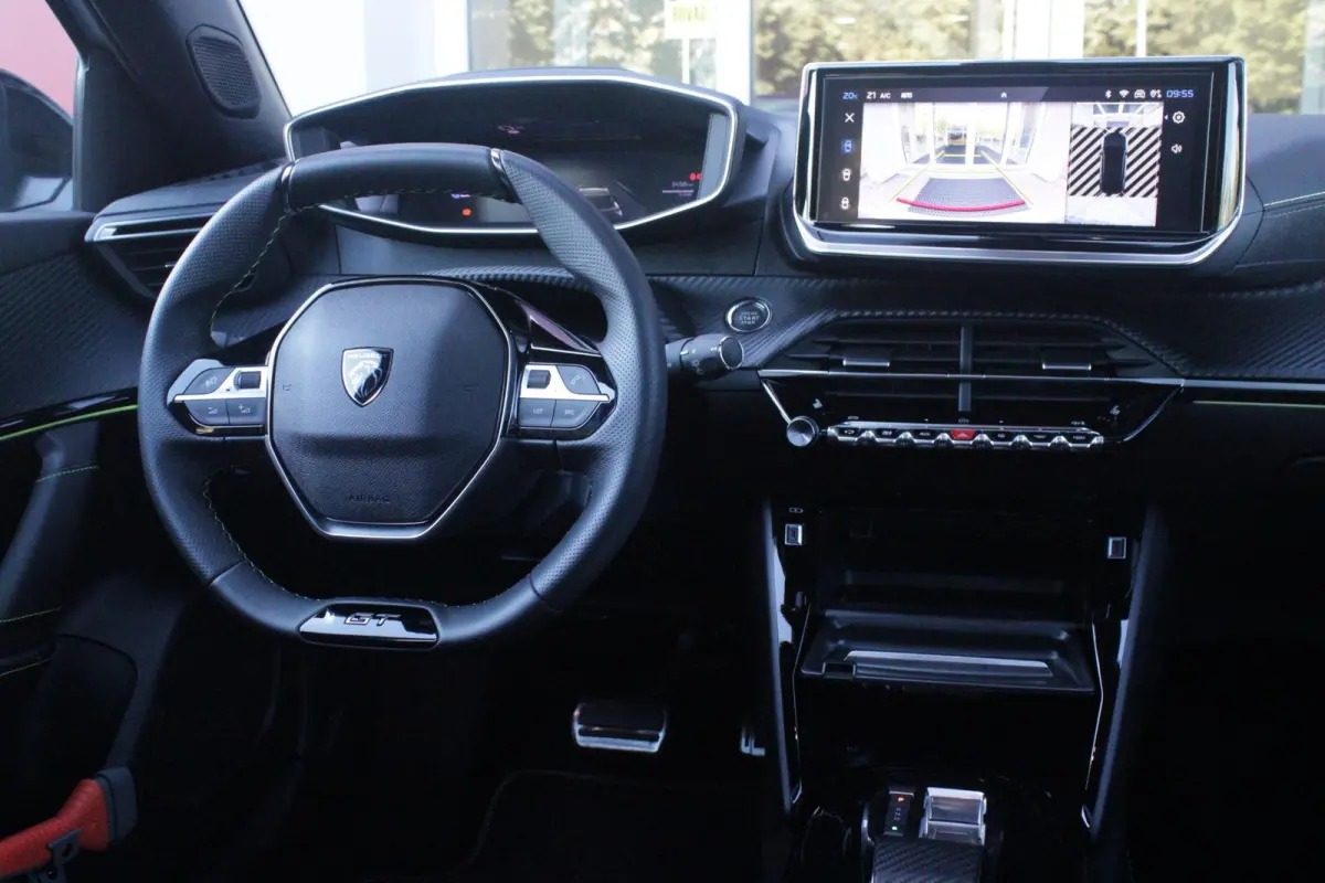 EV GT PACK 156PK 54 kWh | PANORAMISCH SCHUIF/KANTEL DAK | ALCANTARA EXECUTIVE INTERIOR INCL. VERWARMBARE VOORSTOELEN EN ELEKTRISCH VERSTELBARE BESTUURDERSSTOEL MET MASSAGE FUNCTIE | 18" LICH