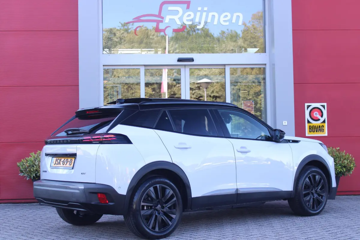 EV GT PACK 156PK 54 kWh | PANORAMISCH SCHUIF/KANTEL DAK | ALCANTARA EXECUTIVE INTERIOR INCL. VERWARMBARE VOORSTOELEN EN ELEKTRISCH VERSTELBARE BESTUURDERSSTOEL MET MASSAGE FUNCTIE | 18" LICH