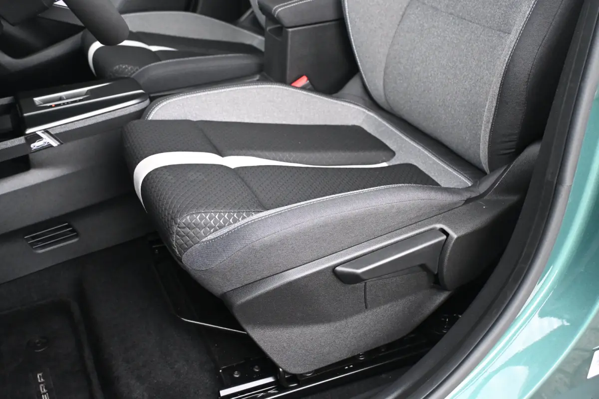 1.2 Turbo Hybrid Edition 145pk | Tot 8 Jaar Garantie! | Navigatie | Achteruitrijcamera | Comfortstoelen | Stoel/Stuurverwarming | Climate Control | !!