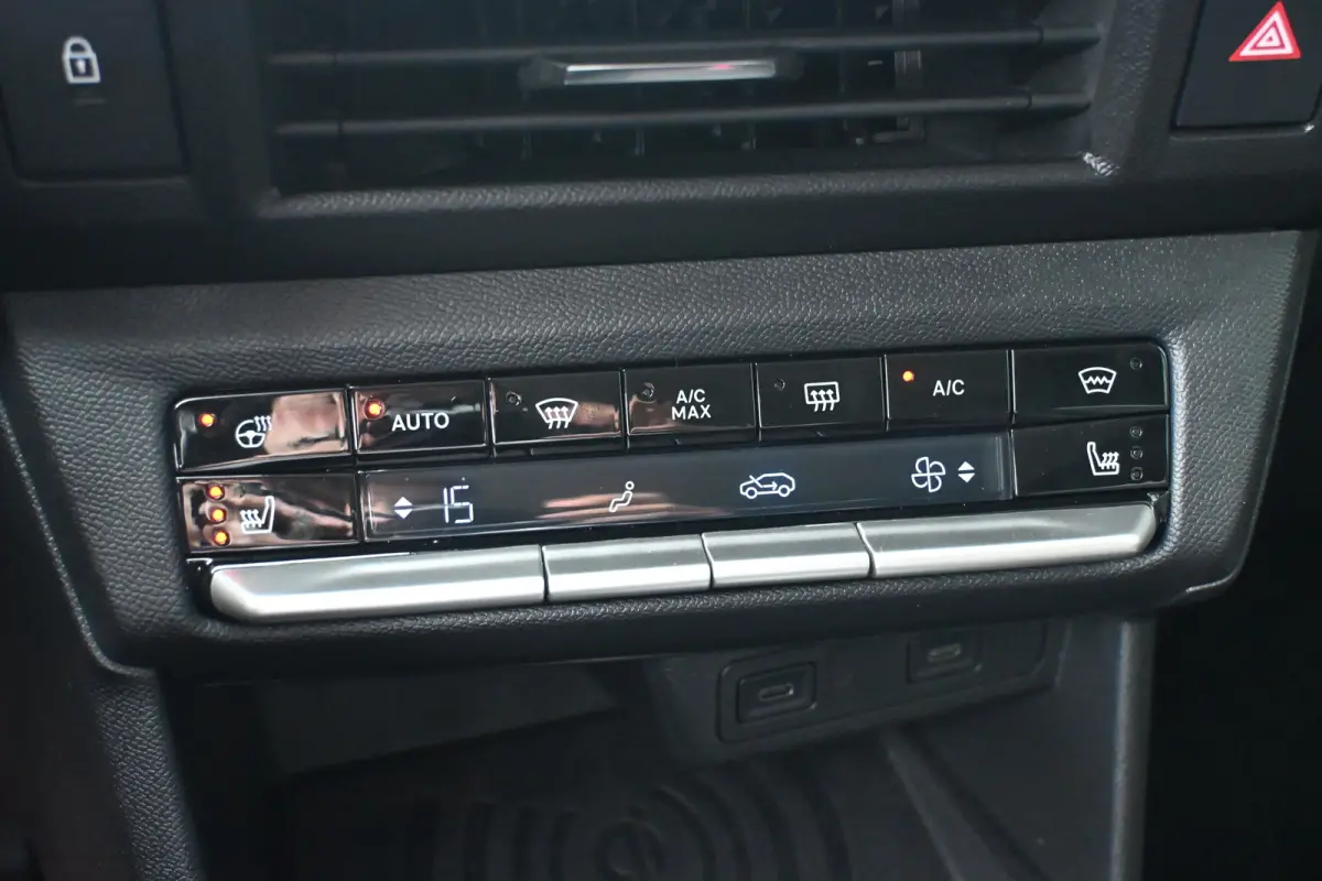 1.2 Turbo Hybrid Edition 145pk | Tot 8 Jaar Garantie! | Navigatie | Achteruitrijcamera | Comfortstoelen | Stoel/Stuurverwarming | Climate Control | !!