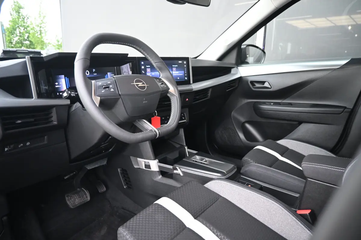 1.2 Turbo Hybrid Edition 145pk | Tot 8 Jaar Garantie! | Navigatie | Achteruitrijcamera | Comfortstoelen | Stoel/Stuurverwarming | Climate Control | !!