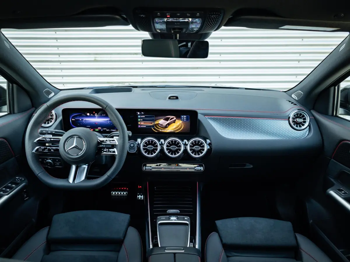 250+ Business Solution AMG 71 kWh | Panorama dak
