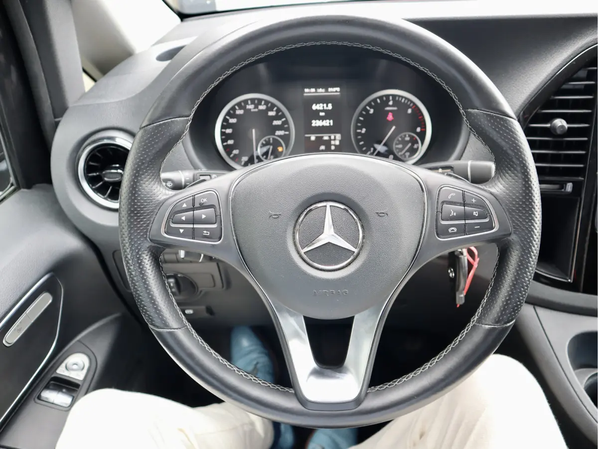 119 CDI AUTOMAAT DUBBELE CABINE LUCHTVERING
