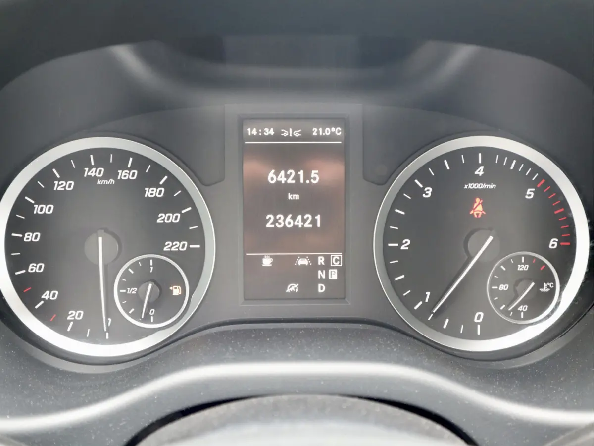 119 CDI AUTOMAAT DUBBELE CABINE LUCHTVERING