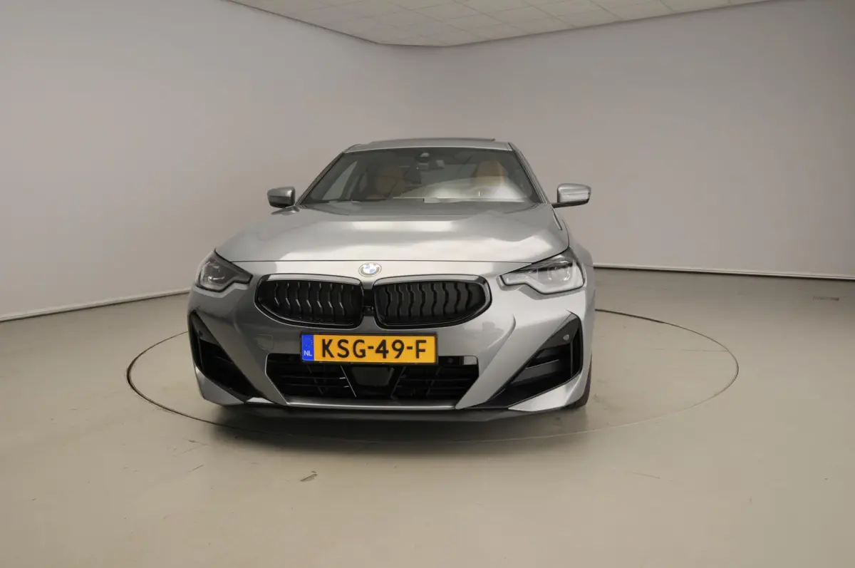 230i | M-Sportpakket | LED | HUD | Active cruise | Schuifdak | Stoelverwarming | DAB | Harman-kardon sound | Alu 19 inch
