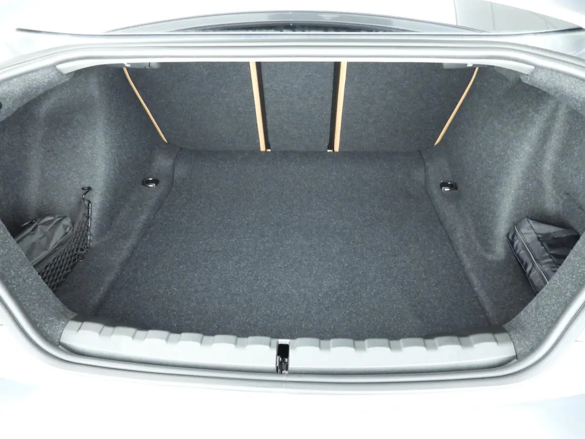 230i | M-Sportpakket | LED | HUD | Active cruise | Schuifdak | Stoelverwarming | DAB | Harman-kardon sound | Alu 19 inch