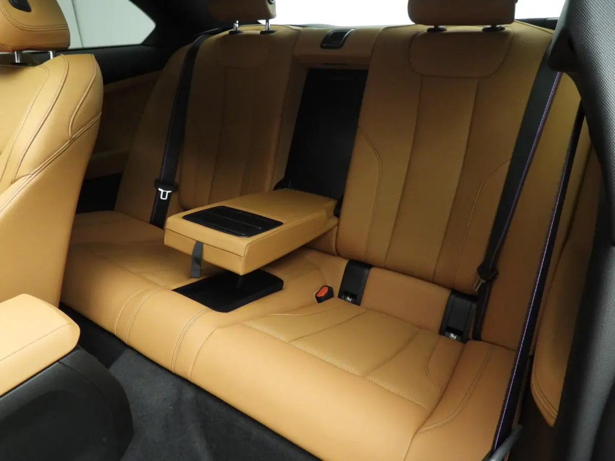 230i | M-Sportpakket | LED | HUD | Active cruise | Schuifdak | Stoelverwarming | DAB | Harman-kardon sound | Alu 19 inch