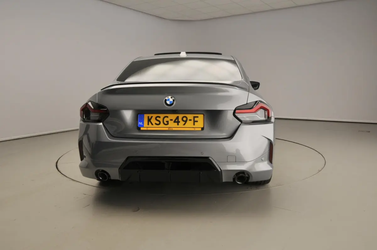 230i | M-Sportpakket | LED | HUD | Active cruise | Schuifdak | Stoelverwarming | DAB | Harman-kardon sound | Alu 19 inch