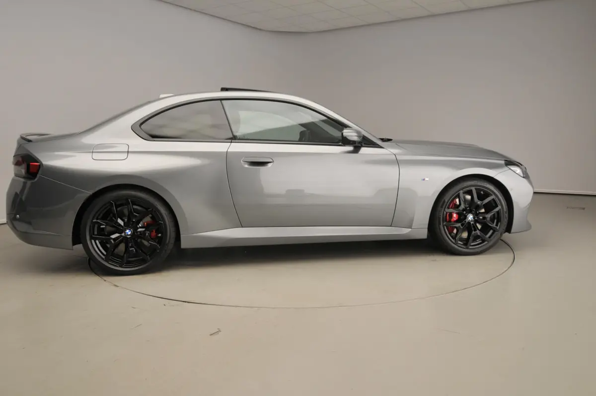 230i | M-Sportpakket | LED | HUD | Active cruise | Schuifdak | Stoelverwarming | DAB | Harman-kardon sound | Alu 19 inch