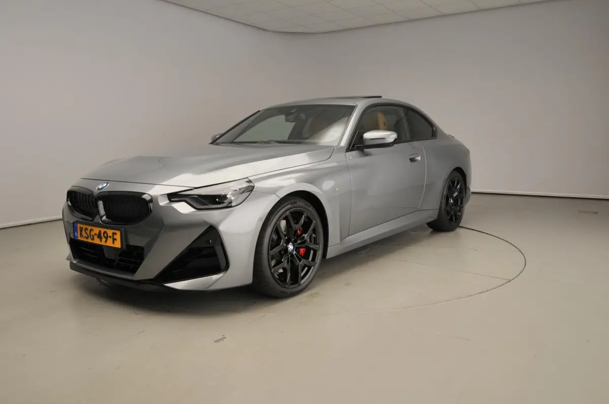 230i | M-Sportpakket | LED | HUD | Active cruise | Schuifdak | Stoelverwarming | DAB | Harman-kardon sound | Alu 19 inch