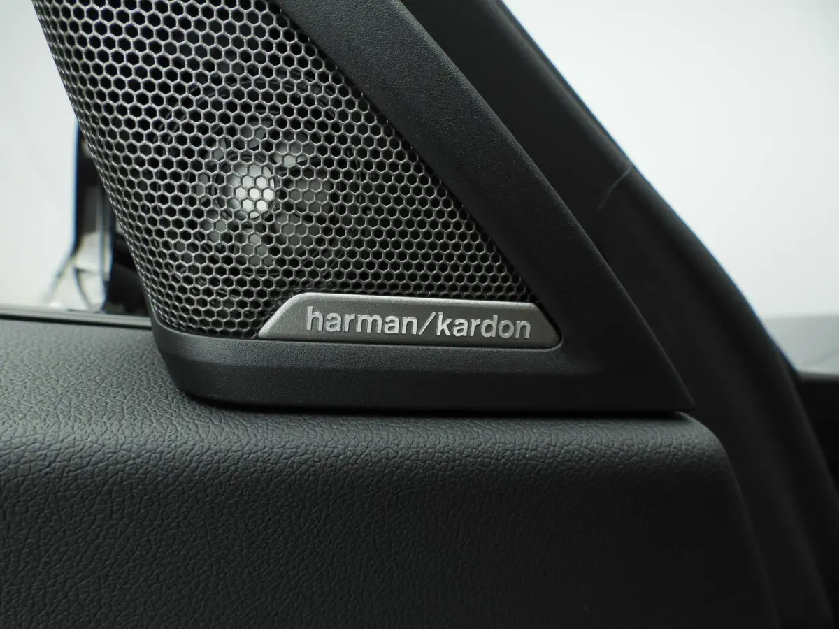230i | M-Sportpakket | LED | HUD | Active cruise | Schuifdak | Stoelverwarming | DAB | Harman-kardon sound | Alu 19 inch