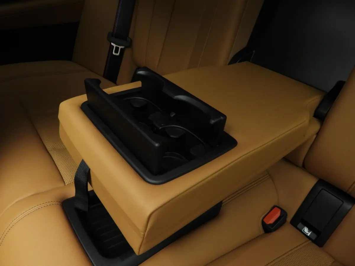 230i | M-Sportpakket | LED | HUD | Active cruise | Schuifdak | Stoelverwarming | DAB | Harman-kardon sound | Alu 19 inch