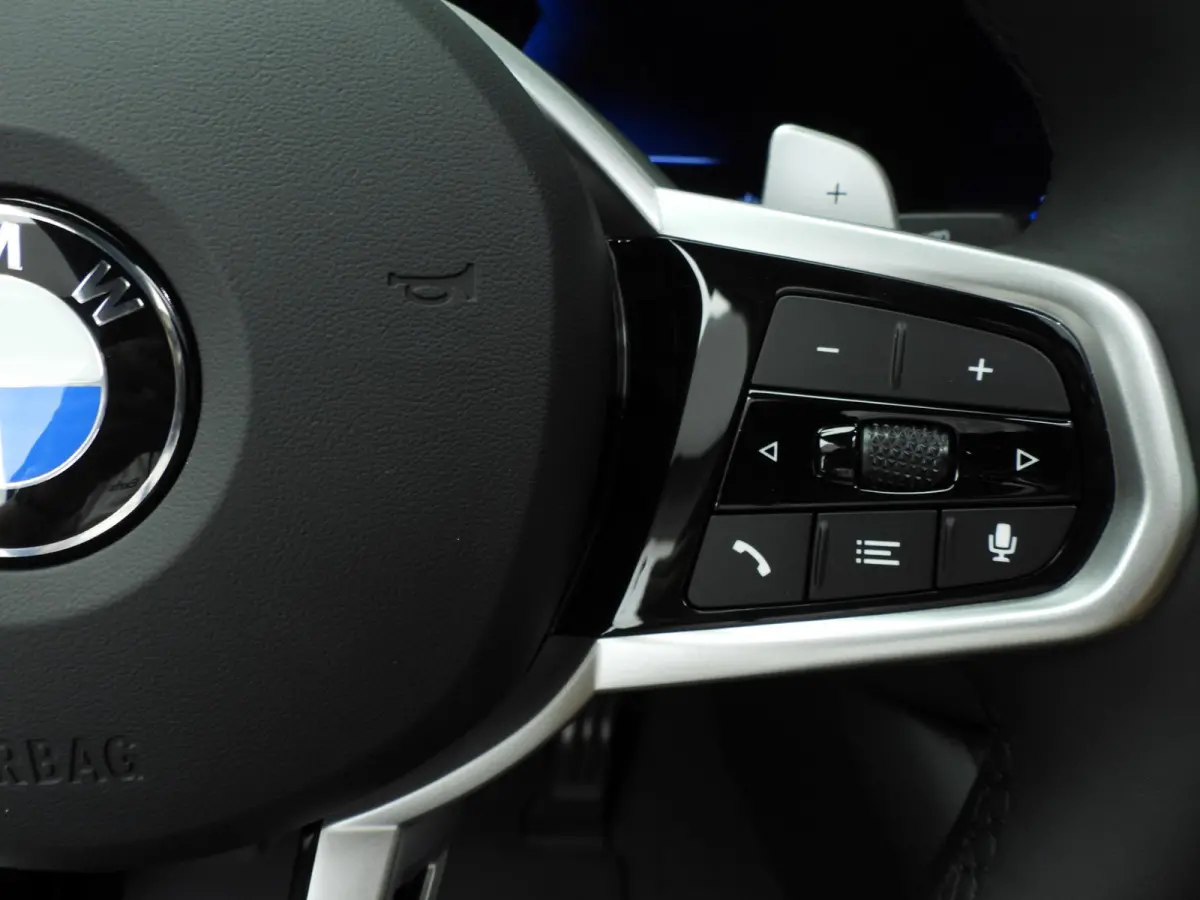 230i | M-Sportpakket | LED | HUD | Active cruise | Schuifdak | Stoelverwarming | DAB | Harman-kardon sound | Alu 19 inch