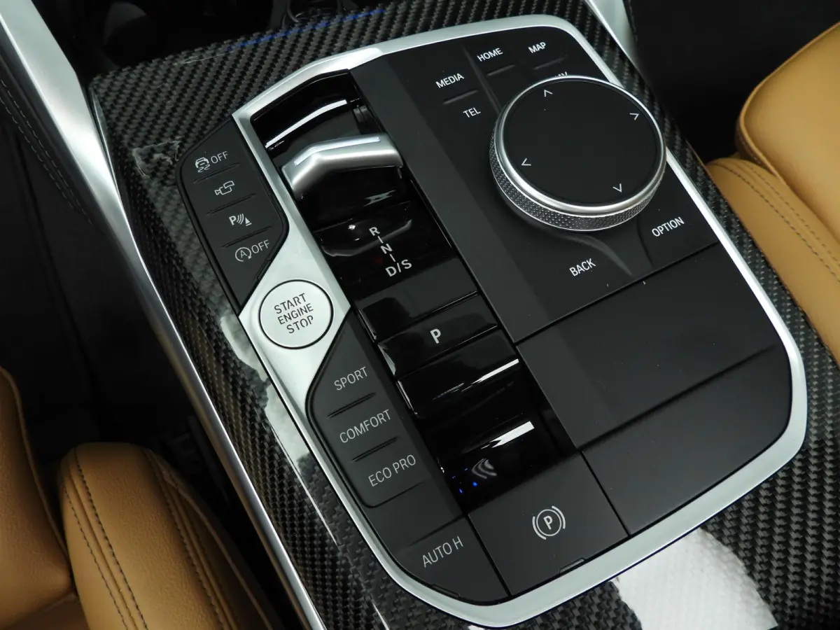 230i | M-Sportpakket | LED | HUD | Active cruise | Schuifdak | Stoelverwarming | DAB | Harman-kardon sound | Alu 19 inch