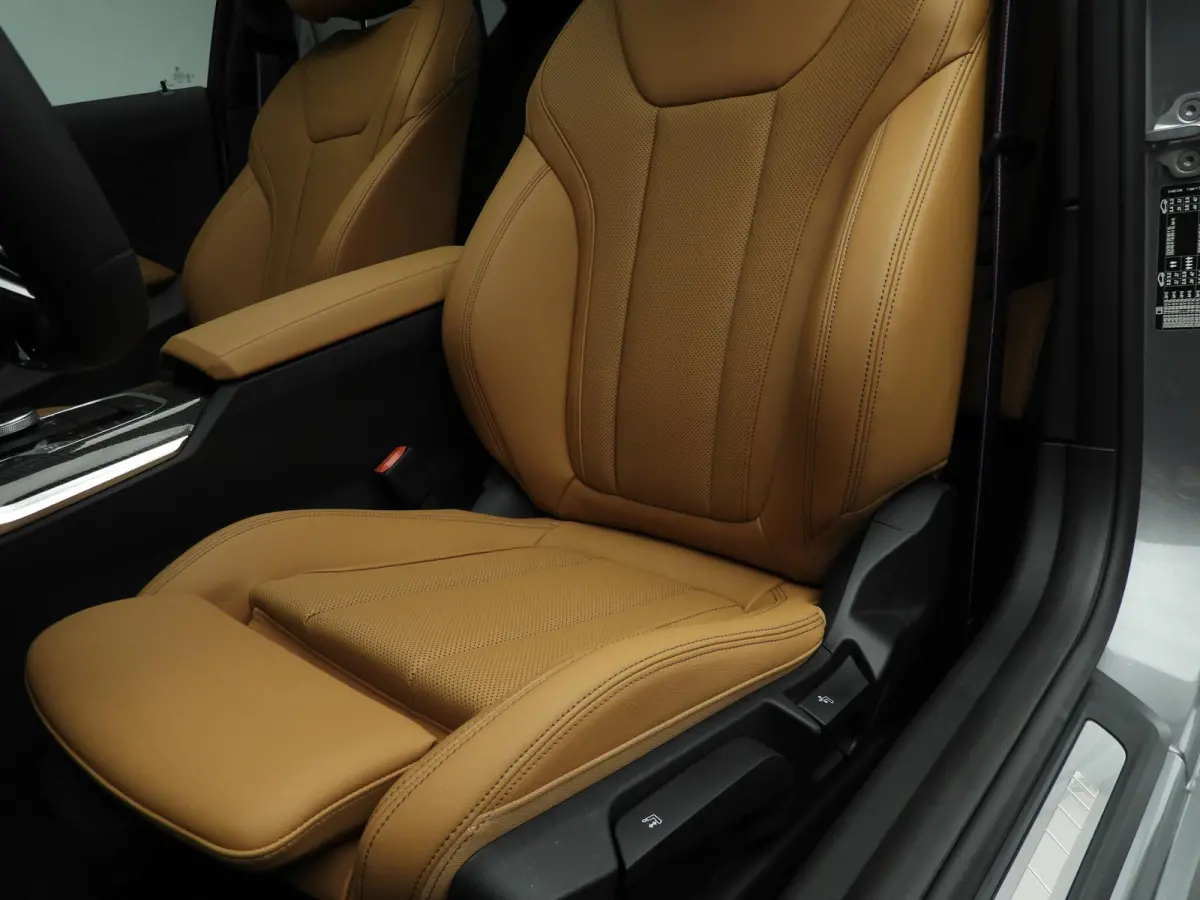 230i | M-Sportpakket | LED | HUD | Active cruise | Schuifdak | Stoelverwarming | DAB | Harman-kardon sound | Alu 19 inch