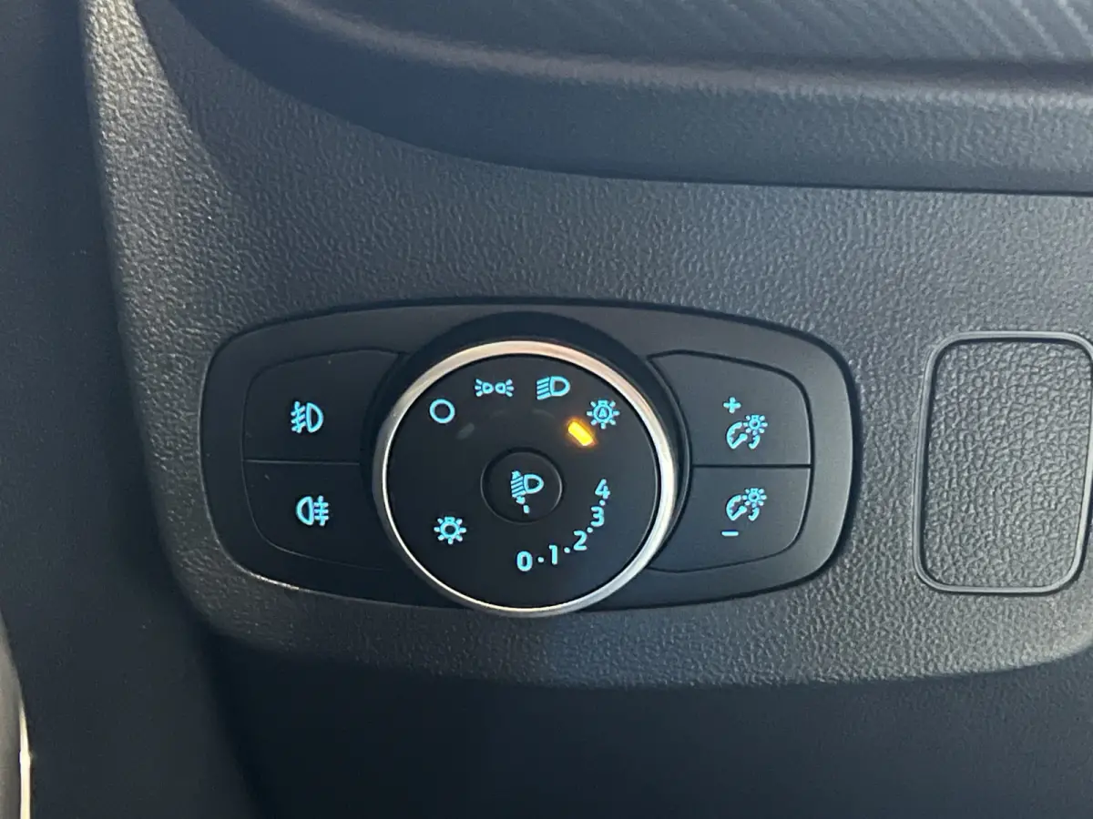 1.0 EcoBoost ST-Line X | Navigatie/Android/Apple Carplay | LM Velgen 18" | Cruise Control | Achteruitrijcamera | LED Koplampen | Airco |