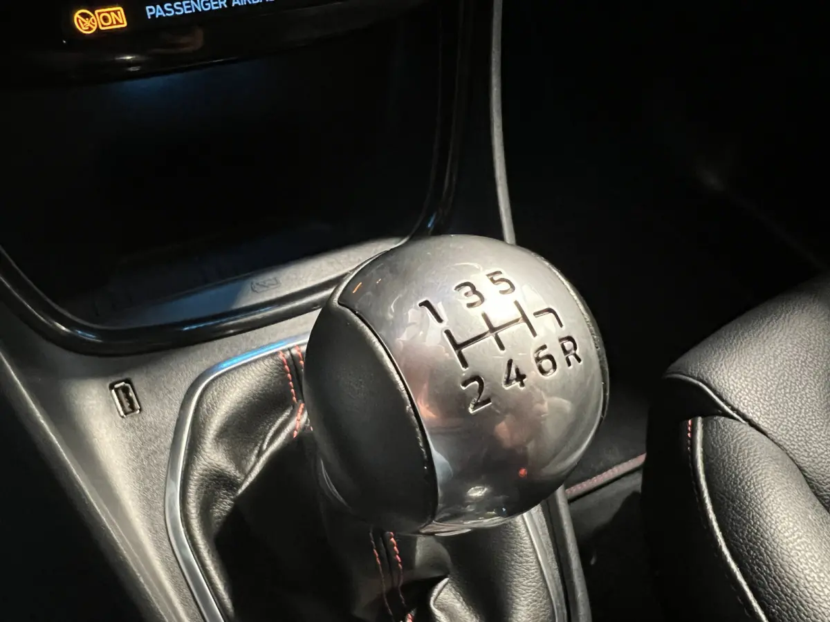 1.0 EcoBoost ST-Line X | Navigatie/Android/Apple Carplay | LM Velgen 18" | Cruise Control | Achteruitrijcamera | LED Koplampen | Airco |