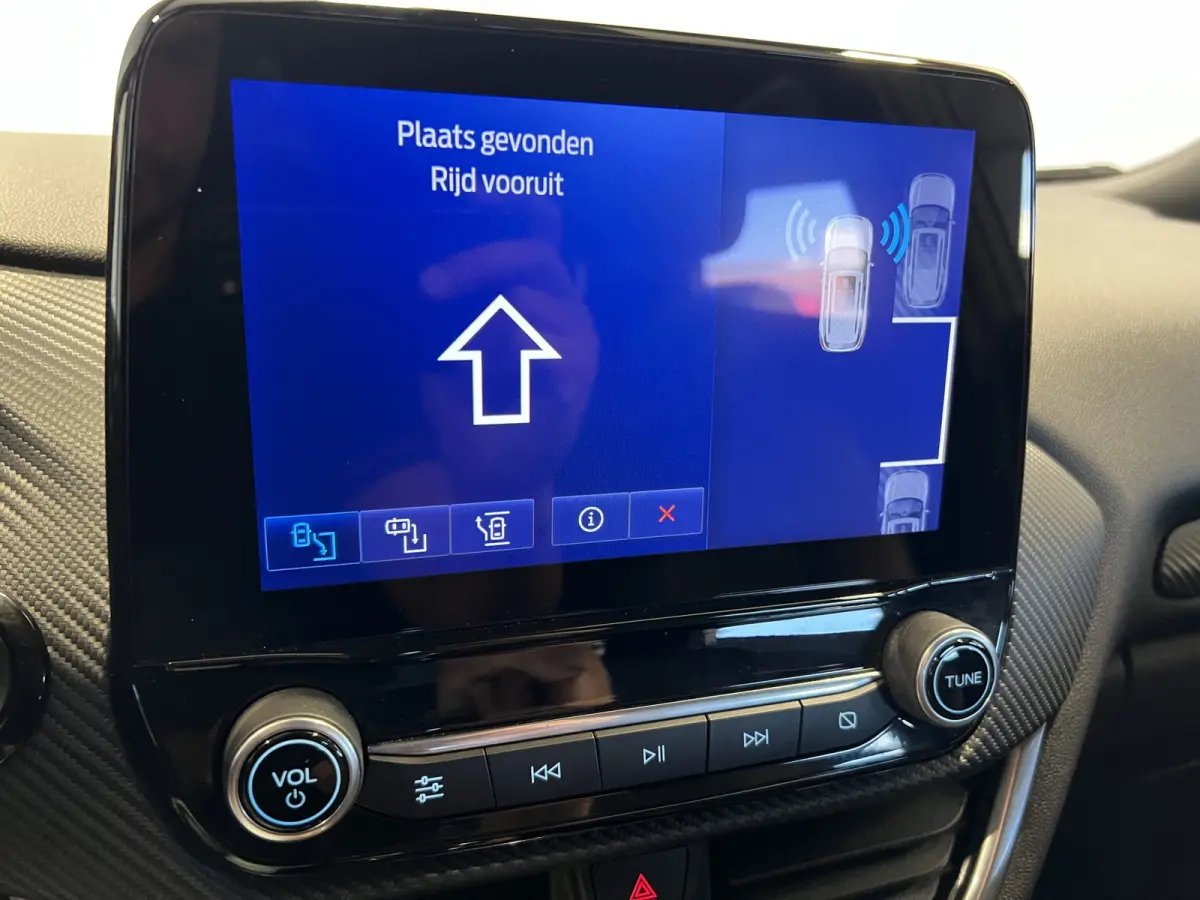 1.0 EcoBoost ST-Line X | Navigatie/Android/Apple Carplay | LM Velgen 18" | Cruise Control | Achteruitrijcamera | LED Koplampen | Airco |