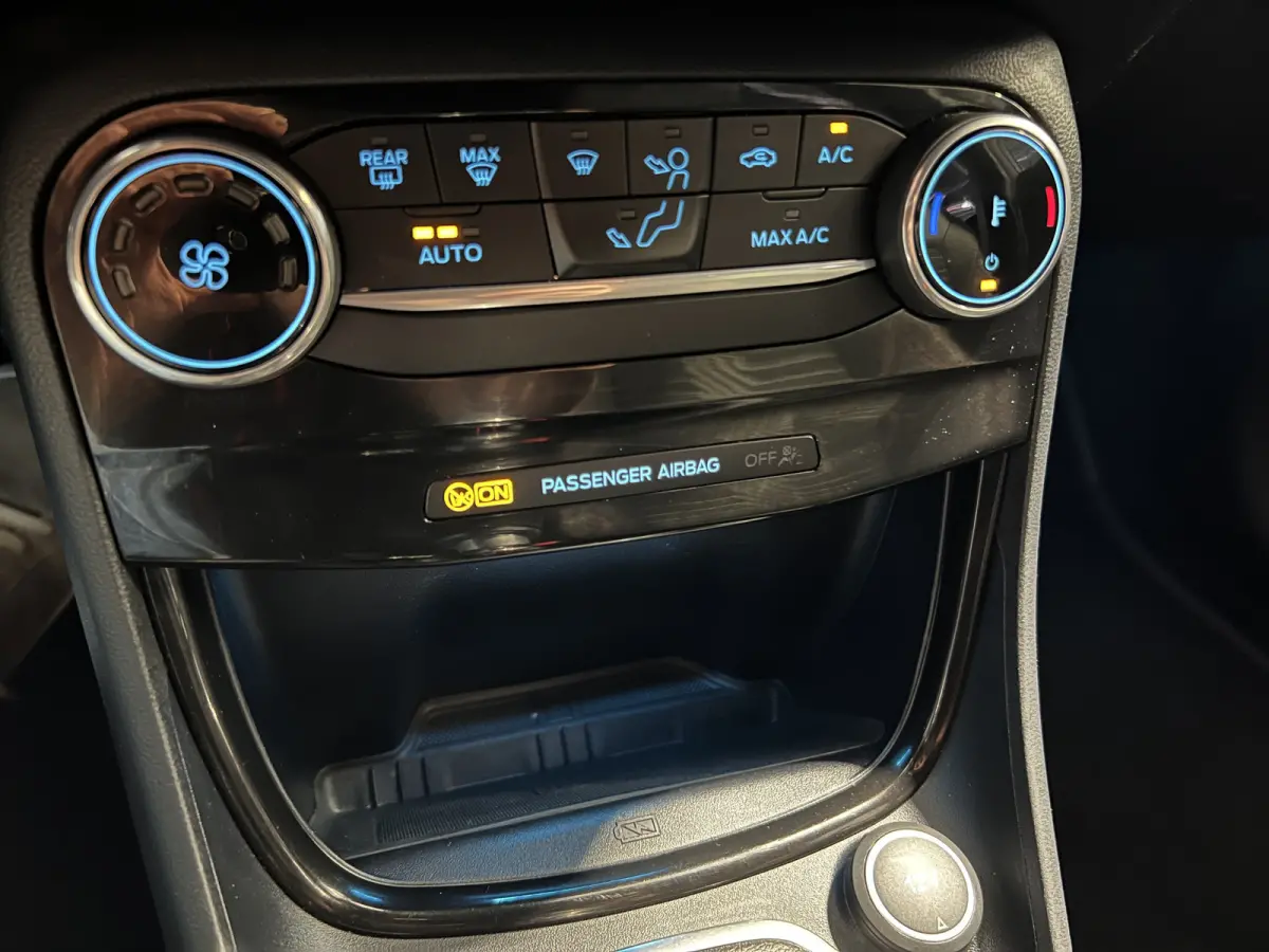 1.0 EcoBoost ST-Line X | Navigatie/Android/Apple Carplay | LM Velgen 18" | Cruise Control | Achteruitrijcamera | LED Koplampen | Airco |