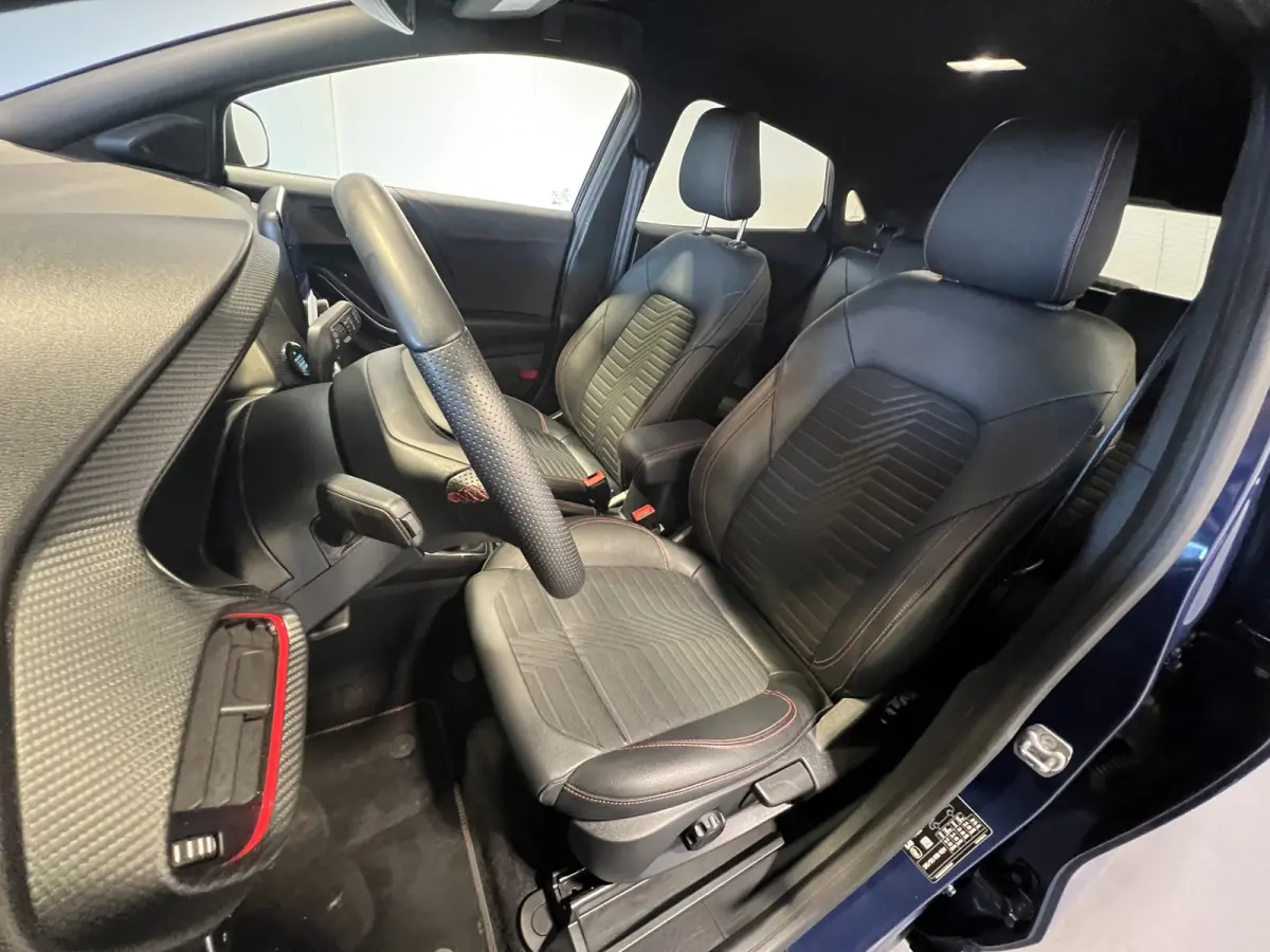1.0 EcoBoost ST-Line X | Navigatie/Android/Apple Carplay | LM Velgen 18" | Cruise Control | Achteruitrijcamera | LED Koplampen | Airco |