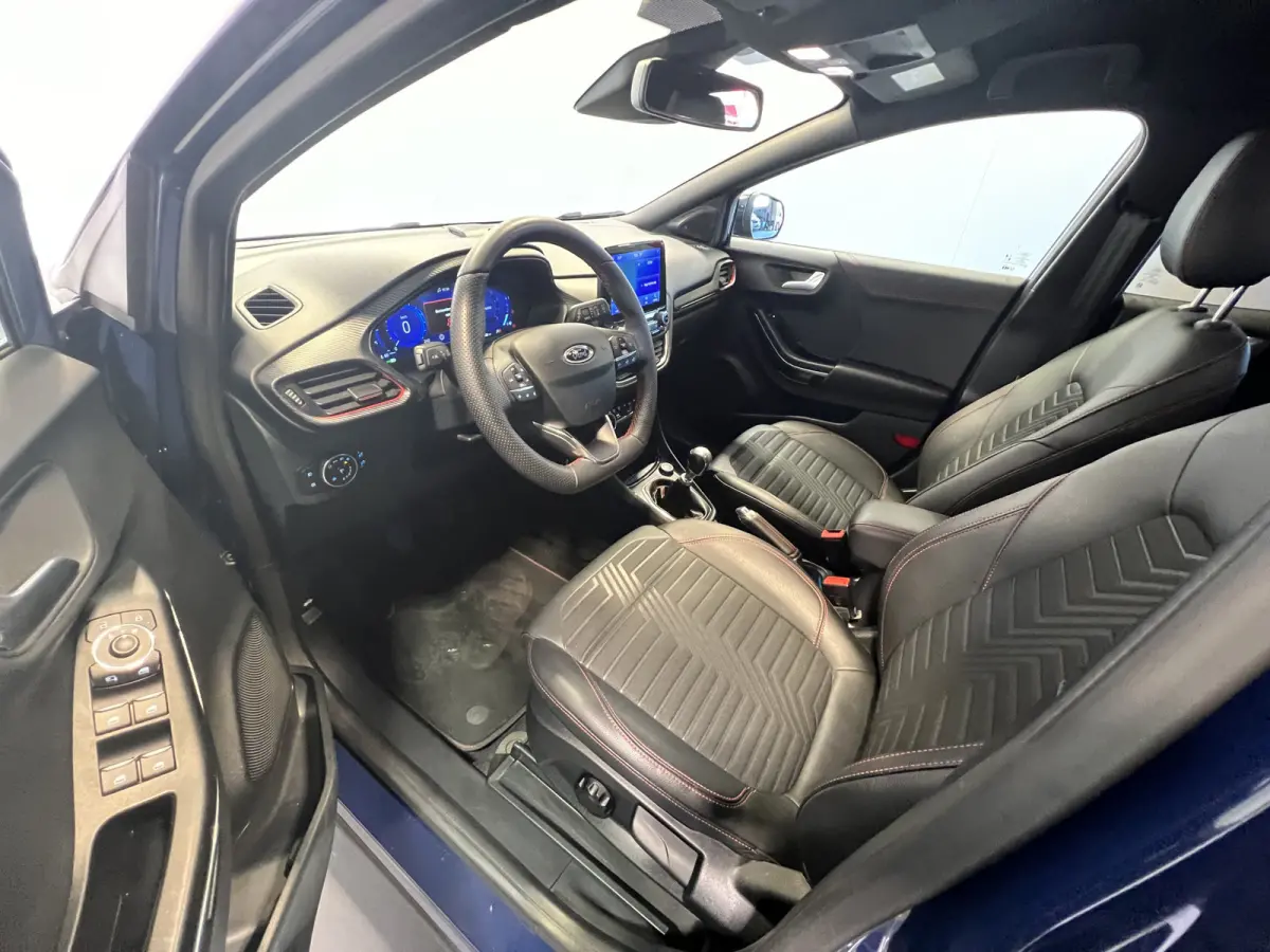 1.0 EcoBoost ST-Line X | Navigatie/Android/Apple Carplay | LM Velgen 18" | Cruise Control | Achteruitrijcamera | LED Koplampen | Airco |