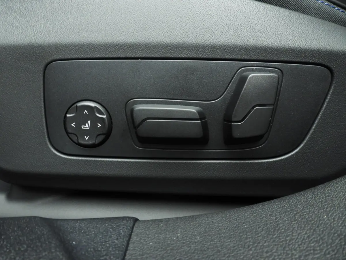 5-deurs 120 | M-Sportpakket | LED | HUD | Active cruise | Panoramadak | Trekhaak | DAB | Harman-kardon sound | Alu 19 inch