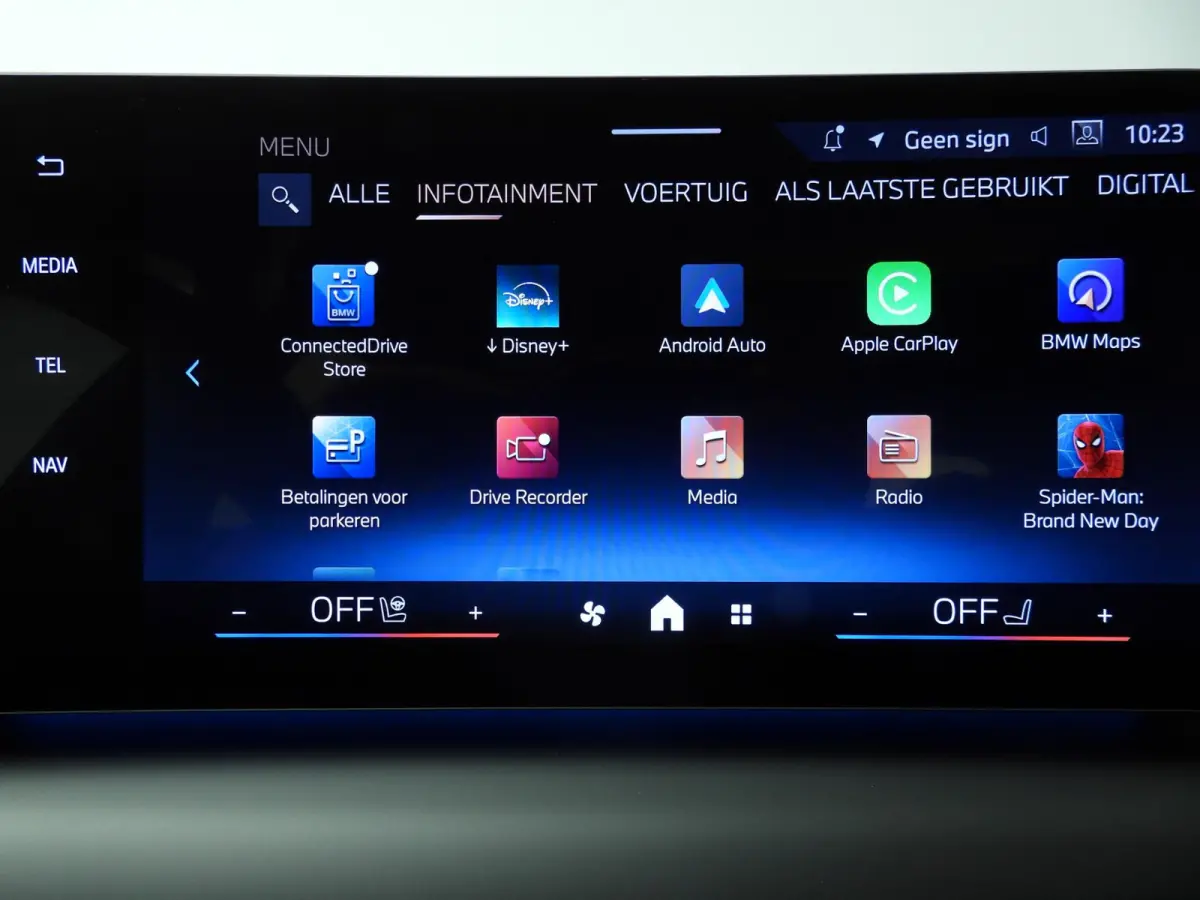5-deurs 120 | M-Sportpakket | LED | HUD | Active cruise | Panoramadak | Trekhaak | DAB | Harman-kardon sound | Alu 19 inch