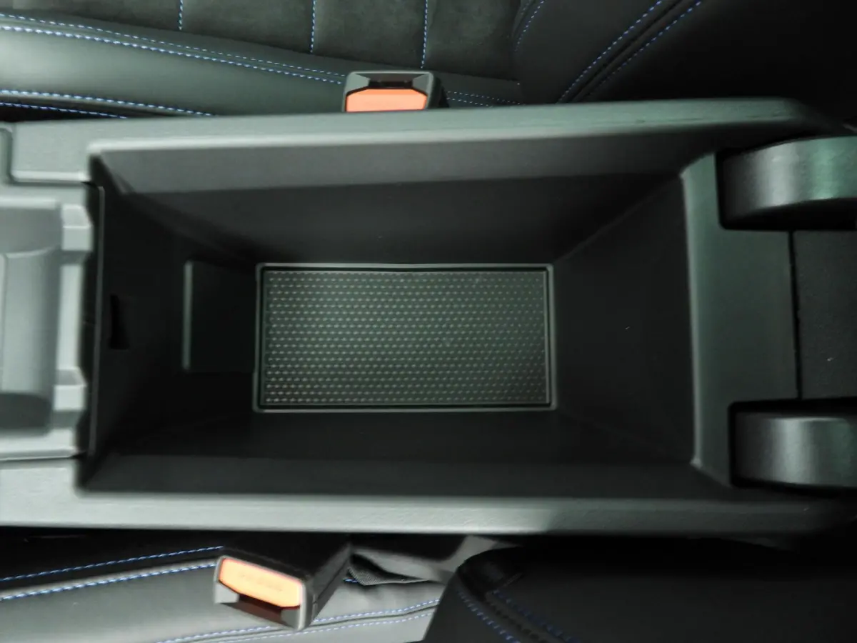 5-deurs 120 | M-Sportpakket | LED | HUD | Active cruise | Panoramadak | Trekhaak | DAB | Harman-kardon sound | Alu 19 inch