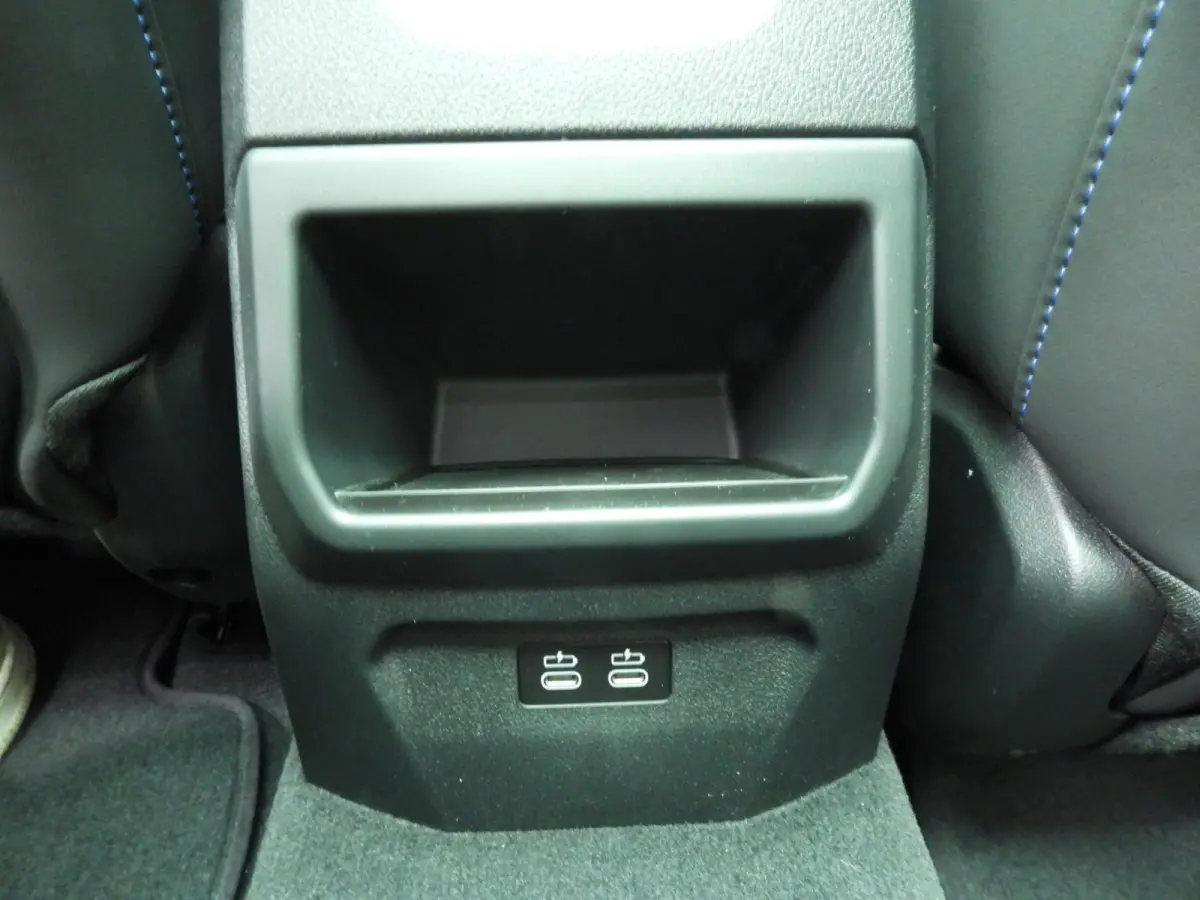 5-deurs 120 | M-Sportpakket | LED | HUD | Active cruise | Panoramadak | Trekhaak | DAB | Harman-kardon sound | Alu 19 inch