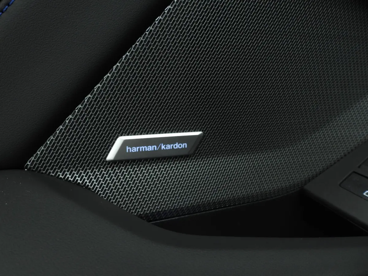5-deurs 120 | M-Sportpakket | LED | HUD | Active cruise | Panoramadak | Trekhaak | DAB | Harman-kardon sound | Alu 19 inch