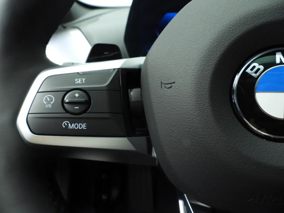 5-deurs 120 | M-Sportpakket | LED | HUD | Active cruise | Panoramadak | Trekhaak | DAB | Harman-kardon sound | Alu 19 inch