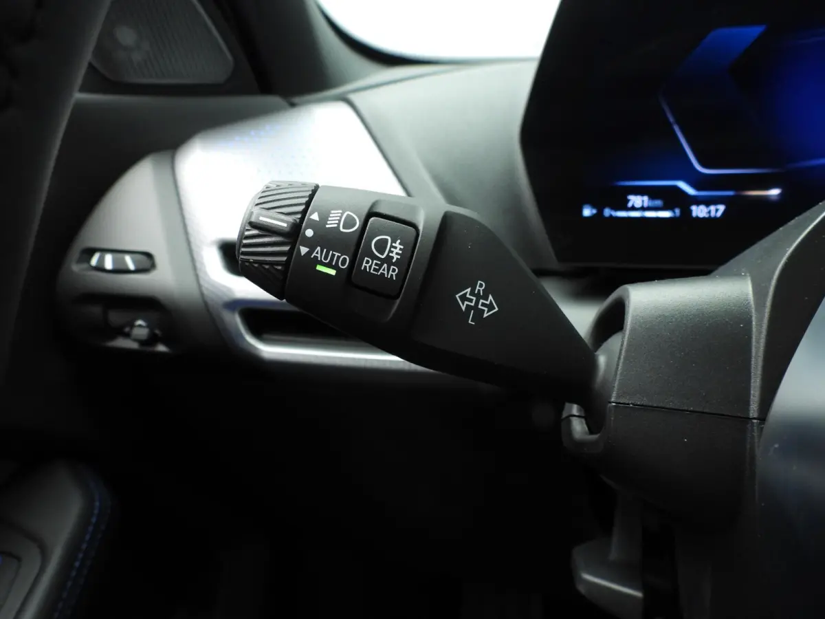 5-deurs 120 | M-Sportpakket | LED | HUD | Active cruise | Panoramadak | Trekhaak | DAB | Harman-kardon sound | Alu 19 inch