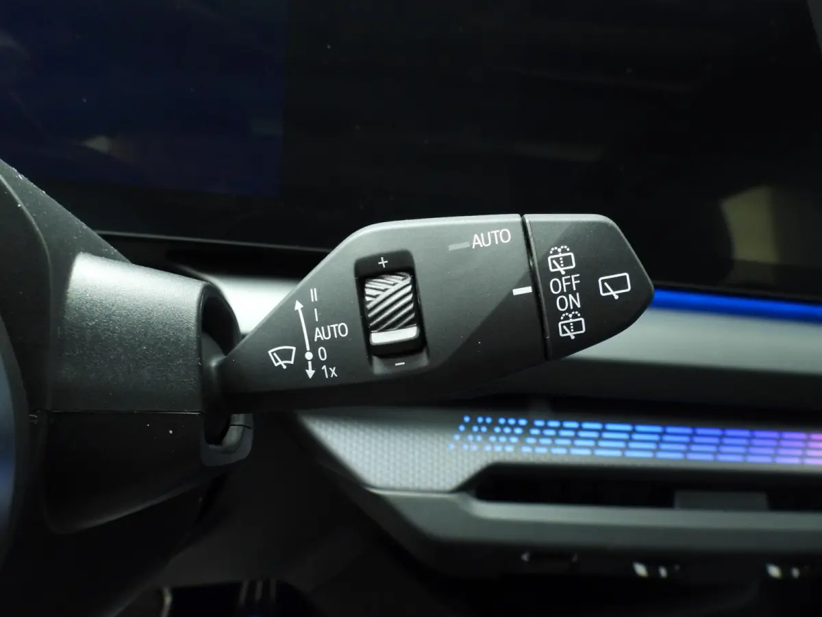5-deurs 120 | M-Sportpakket | LED | HUD | Active cruise | Panoramadak | Trekhaak | DAB | Harman-kardon sound | Alu 19 inch