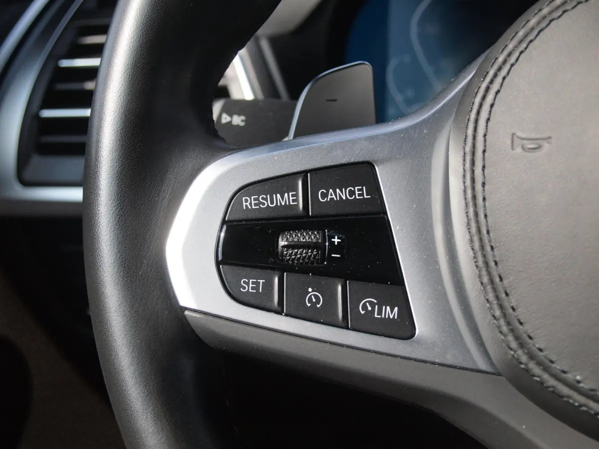 xDrive30e Business Edition Plus | Facelift Model | M-Pakket | 360 Camera | Harman Kardon | Trekhaak | LED-Laser | 21 Inch |