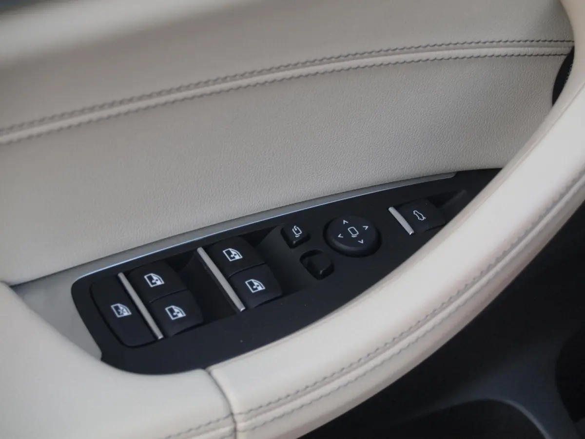 xDrive30e Business Edition Plus | Facelift Model | M-Pakket | 360 Camera | Harman Kardon | Trekhaak | LED-Laser | 21 Inch |