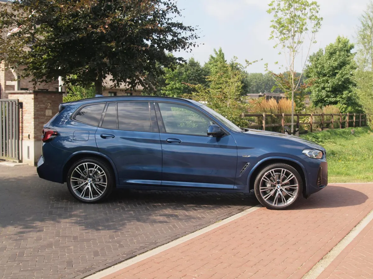 xDrive30e Business Edition Plus | Facelift Model | M-Pakket | 360 Camera | Harman Kardon | Trekhaak | LED-Laser | 21 Inch |