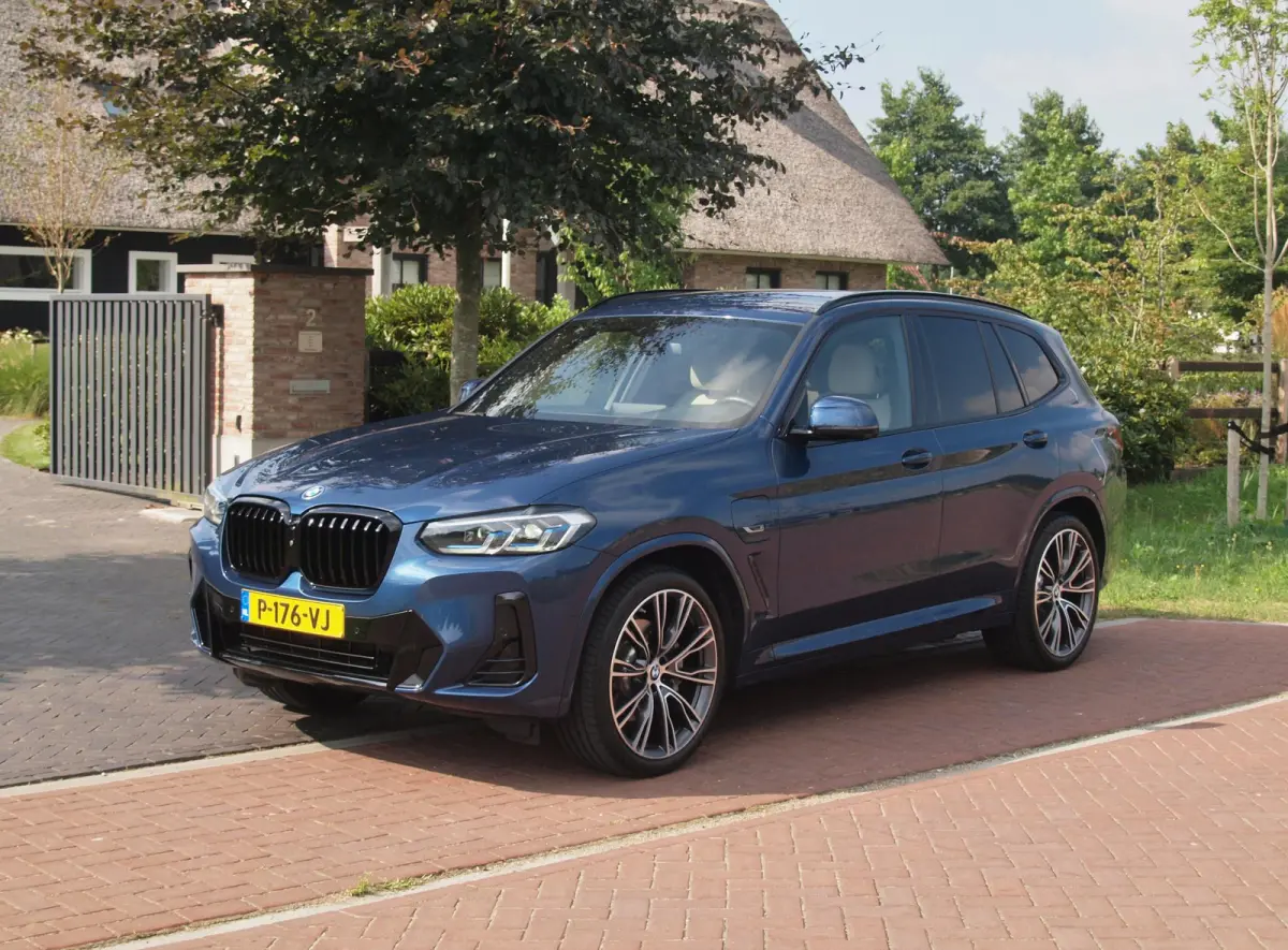 xDrive30e Business Edition Plus | Facelift Model | M-Pakket | 360 Camera | Harman Kardon | Trekhaak | LED-Laser | 21 Inch |