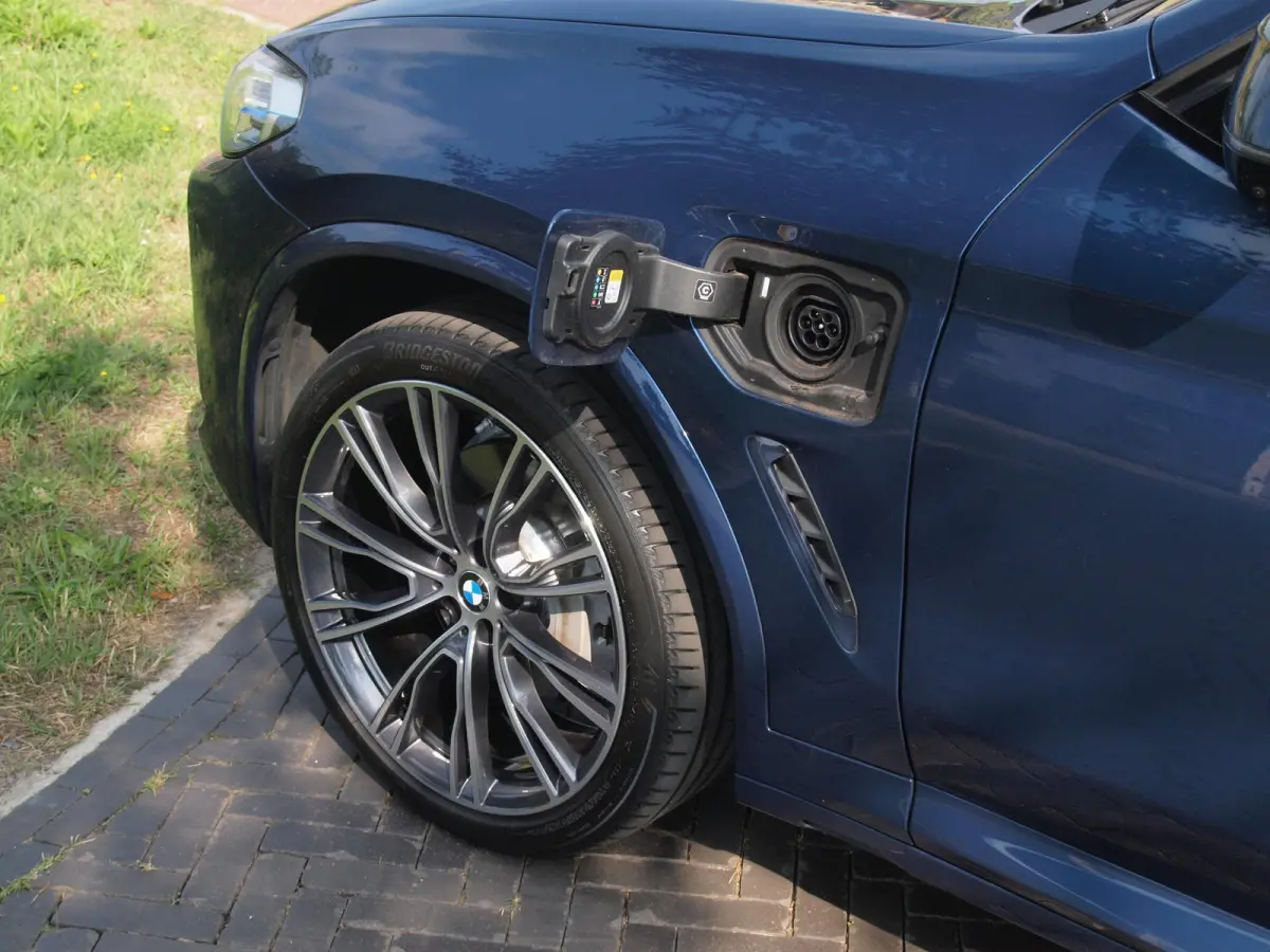 xDrive30e Business Edition Plus | Facelift Model | M-Pakket | 360 Camera | Harman Kardon | Trekhaak | LED-Laser | 21 Inch |