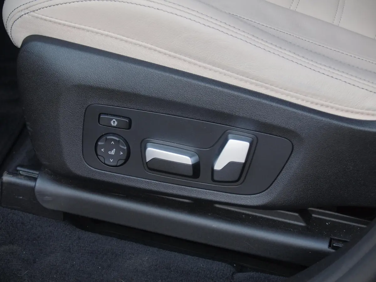 xDrive30e Business Edition Plus | Facelift Model | M-Pakket | 360 Camera | Harman Kardon | Trekhaak | LED-Laser | 21 Inch |