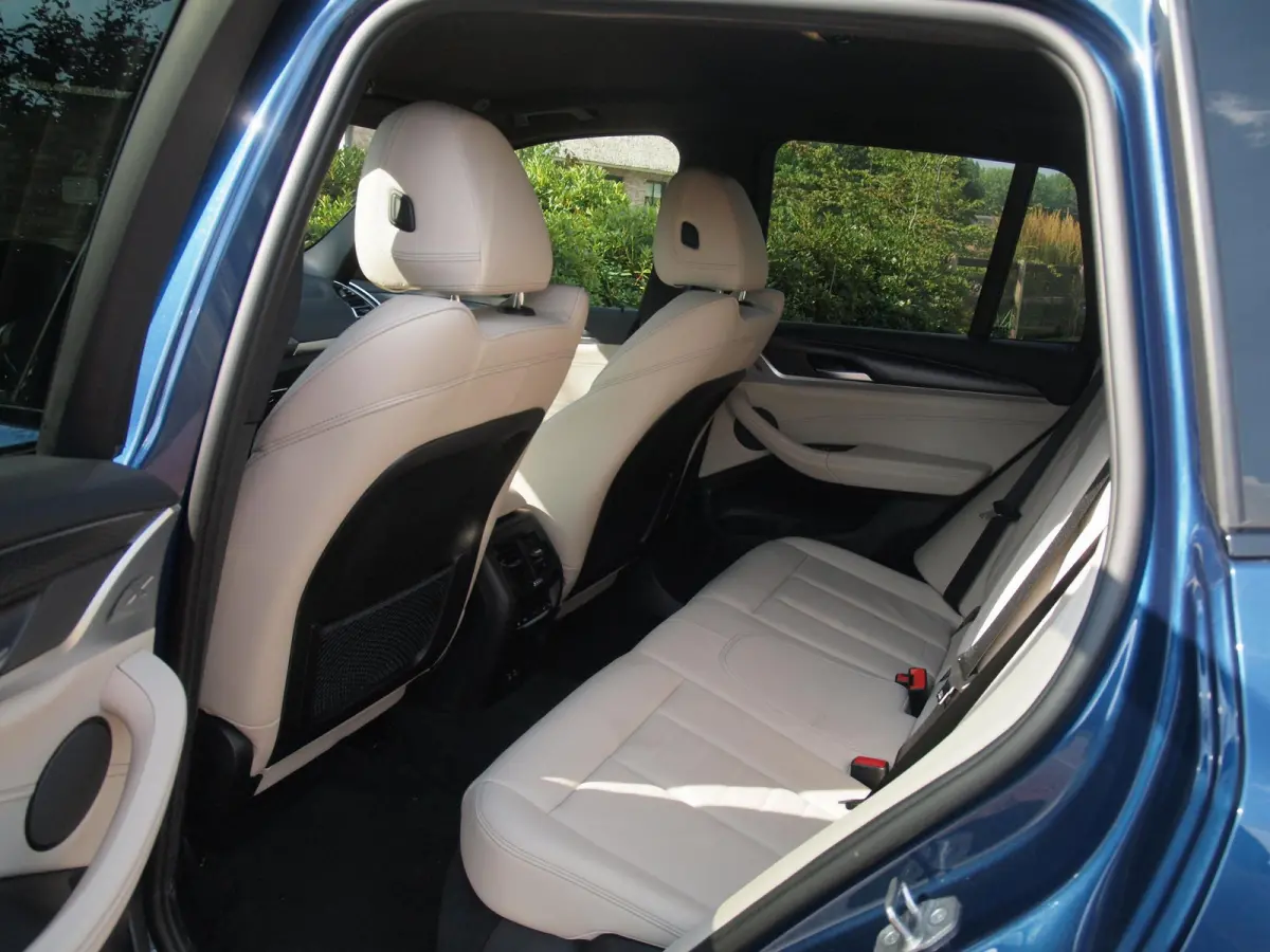 xDrive30e Business Edition Plus | Facelift Model | M-Pakket | 360 Camera | Harman Kardon | Trekhaak | LED-Laser | 21 Inch |