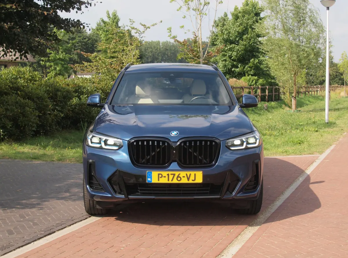 xDrive30e Business Edition Plus | Facelift Model | M-Pakket | 360 Camera | Harman Kardon | Trekhaak | LED-Laser | 21 Inch |