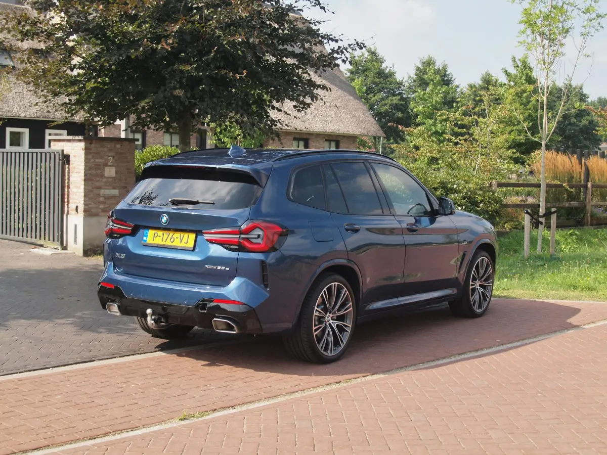 xDrive30e Business Edition Plus | Facelift Model | M-Pakket | 360 Camera | Harman Kardon | Trekhaak | LED-Laser | 21 Inch |