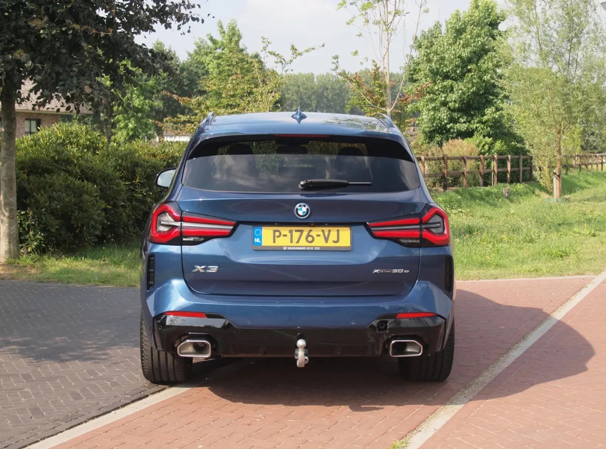 xDrive30e Business Edition Plus | Facelift Model | M-Pakket | 360 Camera | Harman Kardon | Trekhaak | LED-Laser | 21 Inch |