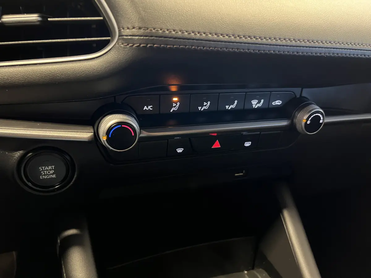 2.0 e-SkyActiv-X M Hybrid 186 | Navigatie/Android/Apple Carplay | LMV 16" | Cruise Control Adaptief | Airco | Dodehoekdetectie | LED Koplampen |