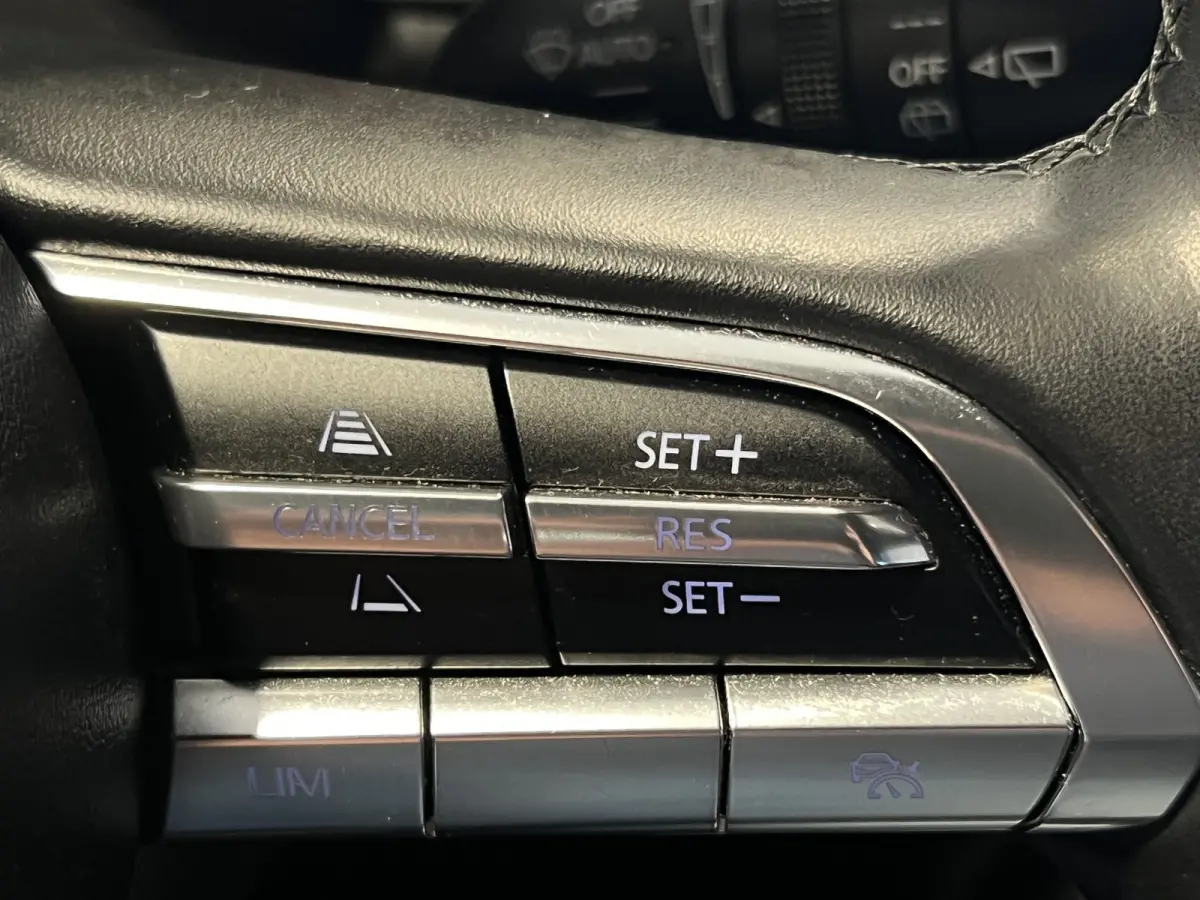 2.0 e-SkyActiv-X M Hybrid 186 | Navigatie/Android/Apple Carplay | LMV 16" | Cruise Control Adaptief | Airco | Dodehoekdetectie | LED Koplampen |